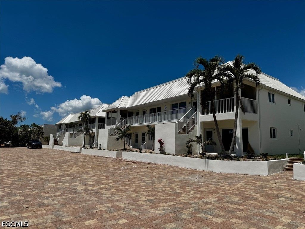 805 E Gulf Dr B4, Sanibel
