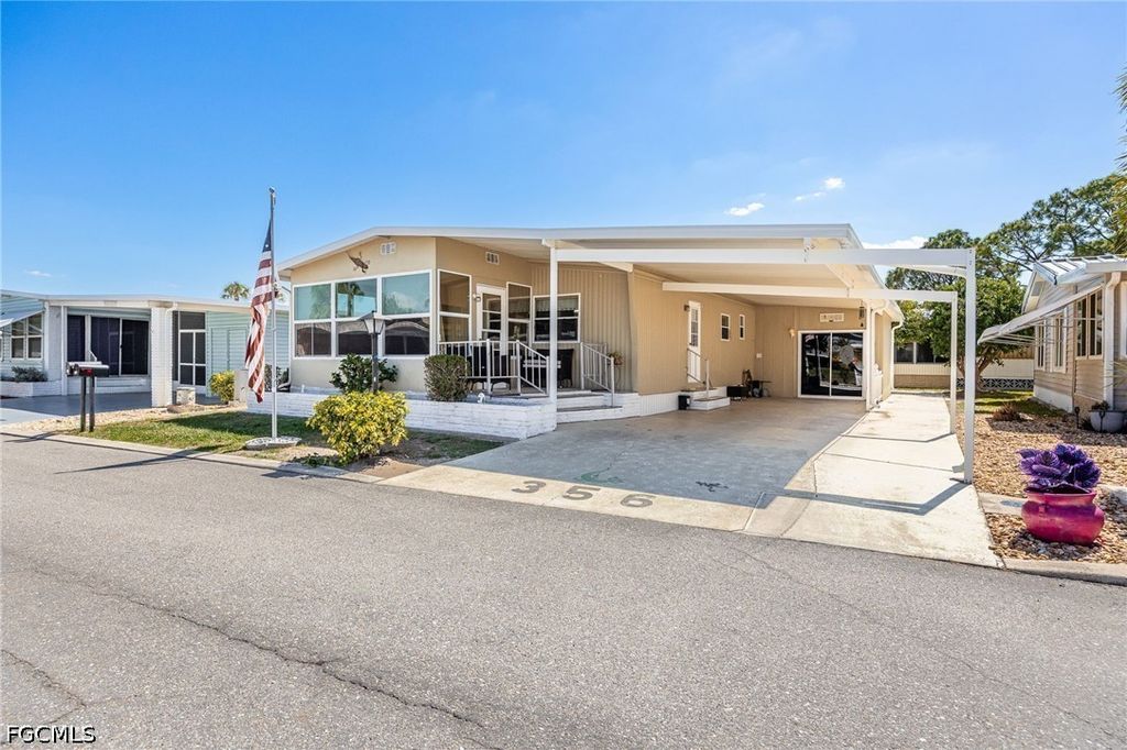 356 Nicklaus Blvd, NORTH FORT MYERS