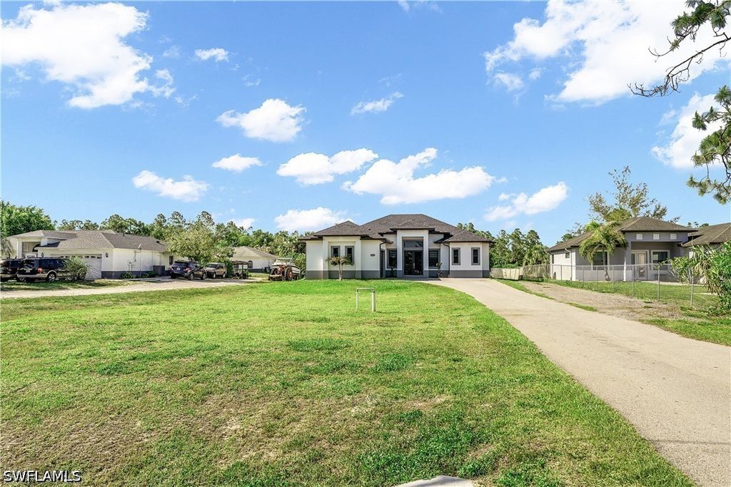 2557 29th Ave Ne, Naples