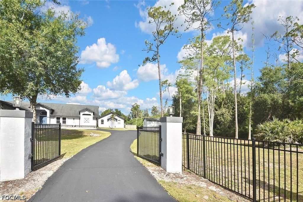 12206 Honeysuckle Rd, Fort Myers