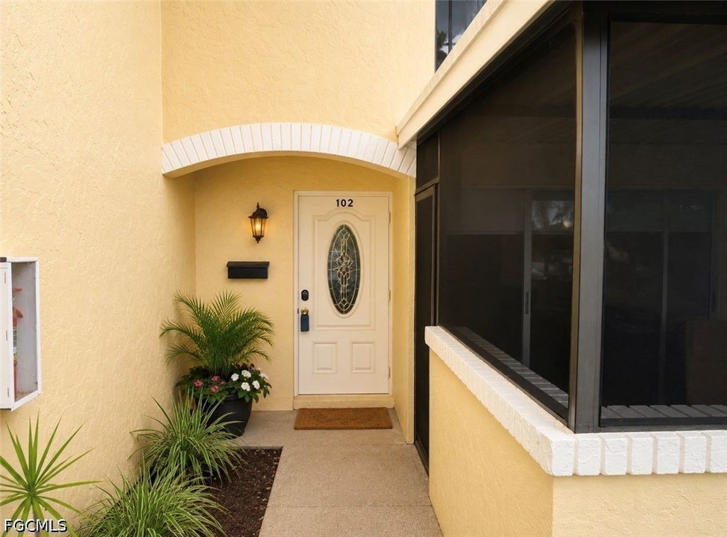 102 E Greens Blvd, LEHIGH ACRES