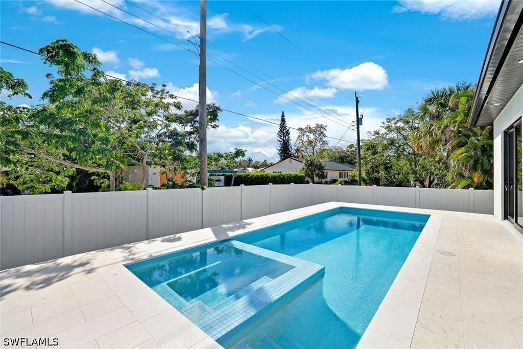 1248 Trl Ter Dr, Naples