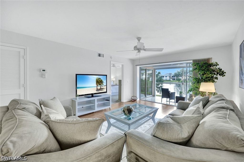 774 Wiggins Lake Dr 101, Naples
