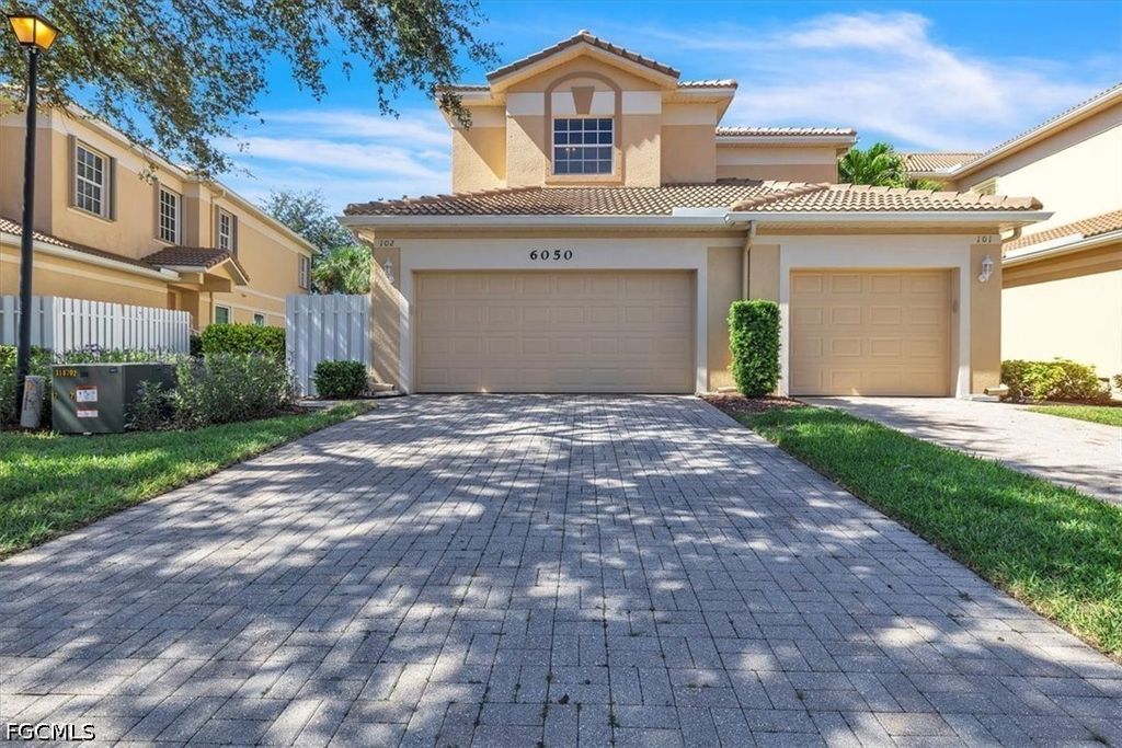 6050 Jonathans Bay Cir 102, Fort Myers