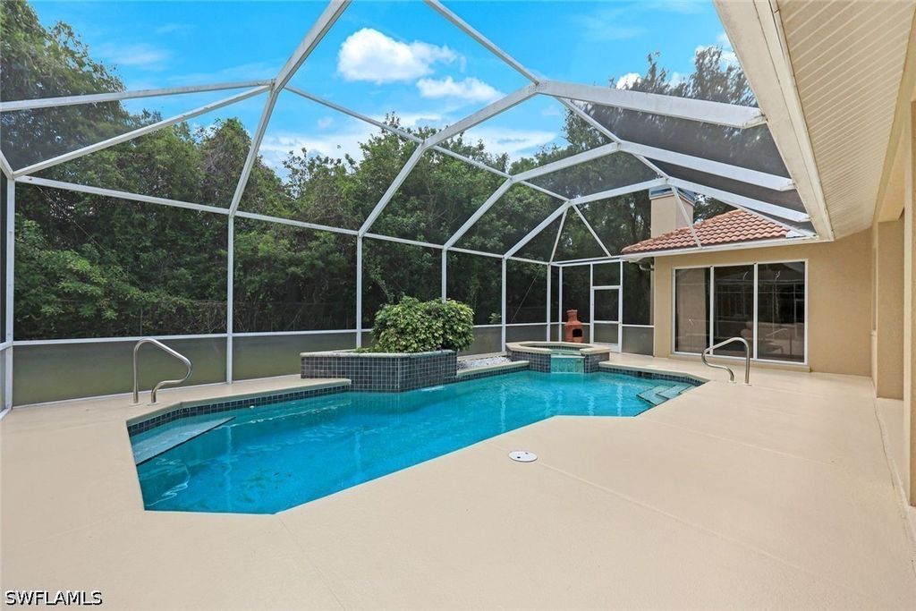 2079 Imperial Cir, Naples