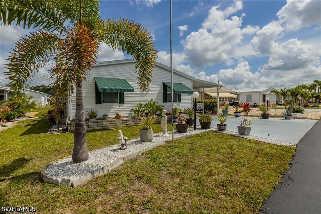 9749 Sugarberry Way, Fort Myers
