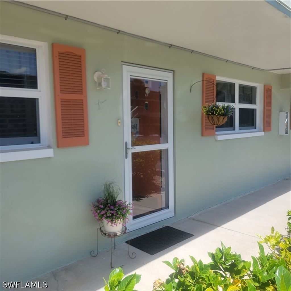 200 Valley Stream Dr 4b, NAPLES