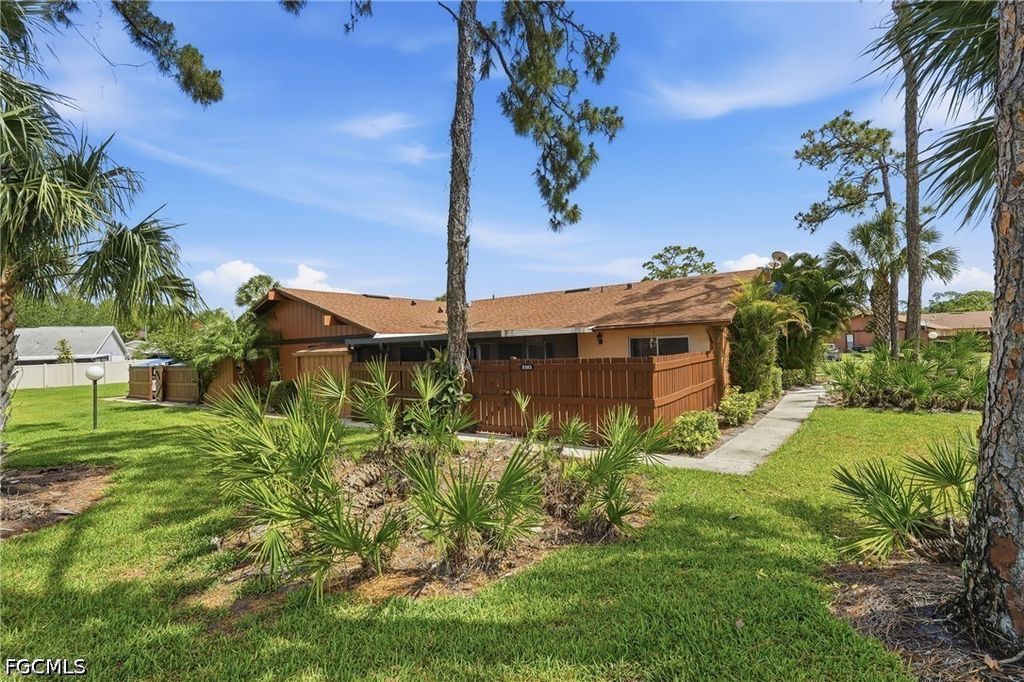 5563 Foxlake Dr, NORTH FORT MYERS