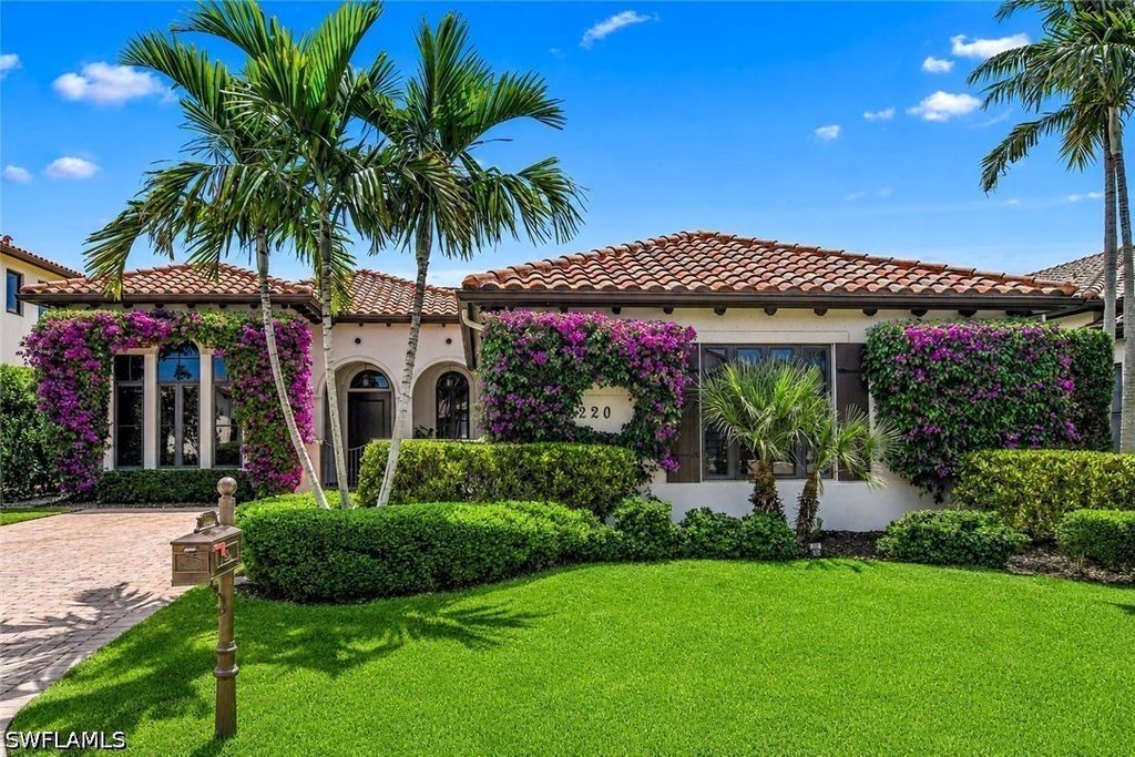2220 Residence Cir, Naples