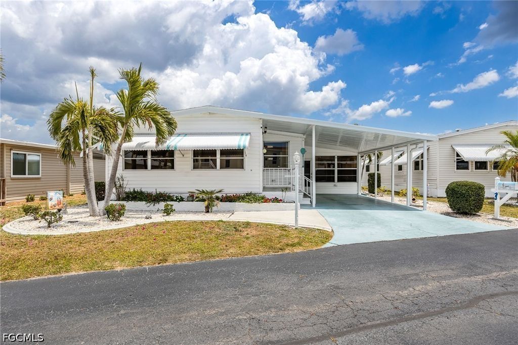 101 Elise Dr, Fort Myers