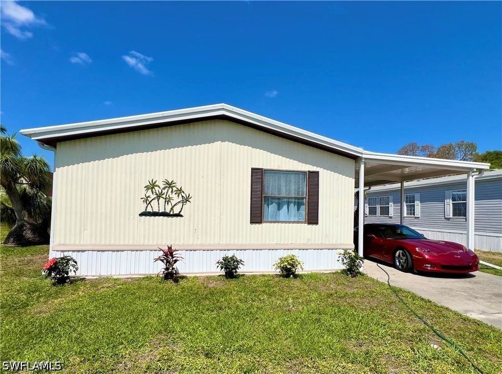 573 Cape Florida Ln, Naples