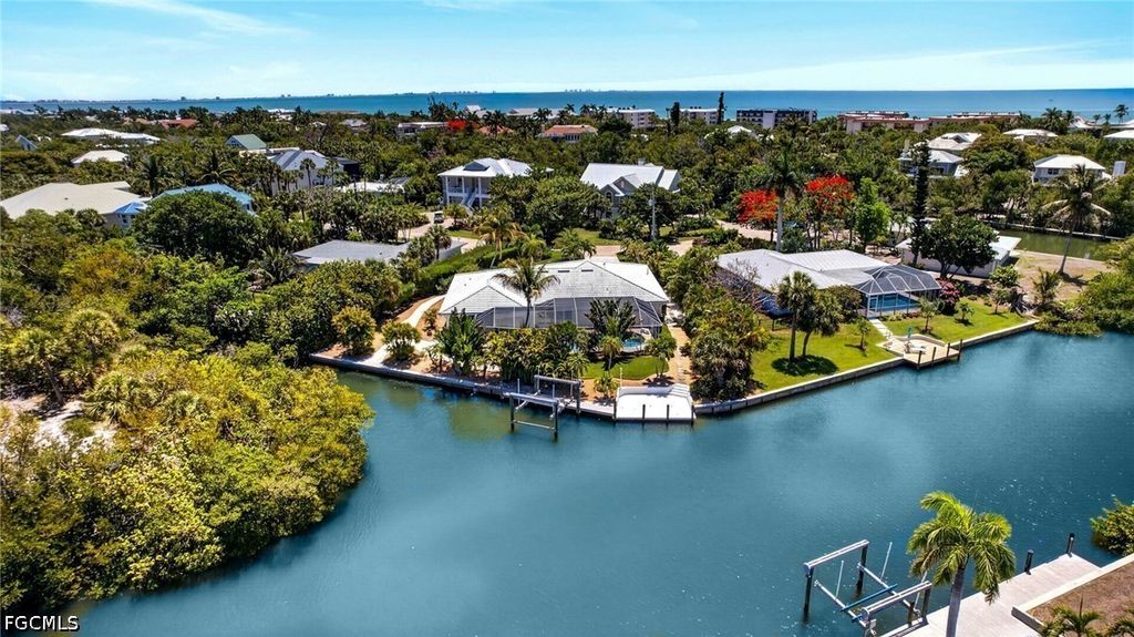 738 Anchor Dr, Sanibel