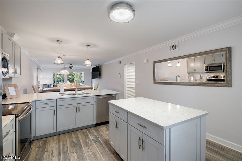 3021 Sandpiper Bay Cir E106, Naples