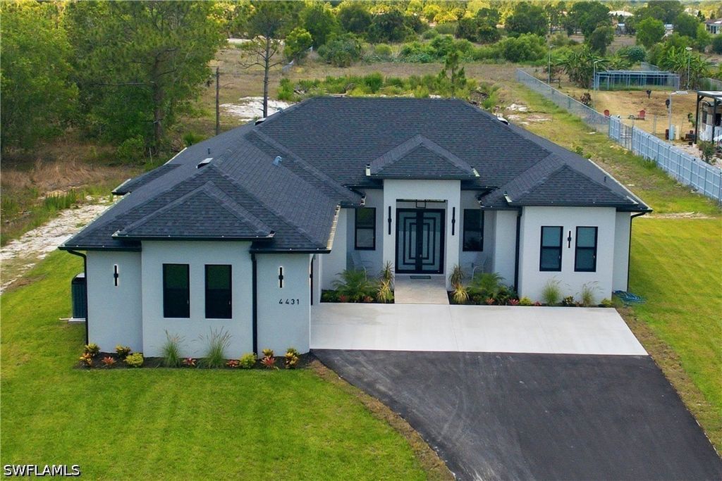 4431 Everglades Blvd N, Naples