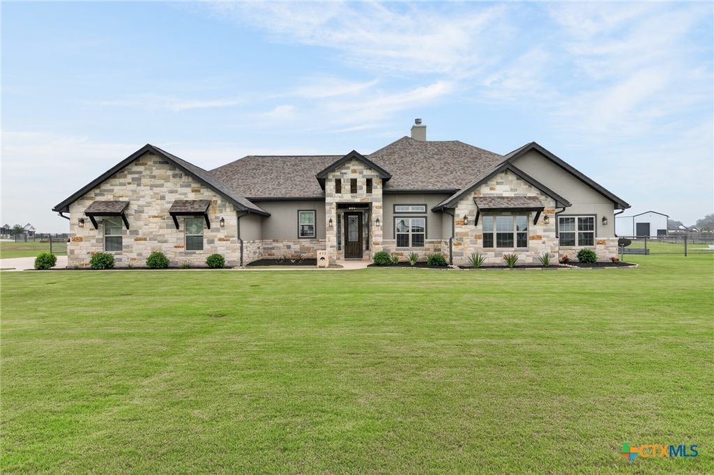 412 Farmstead Drive, Seguin