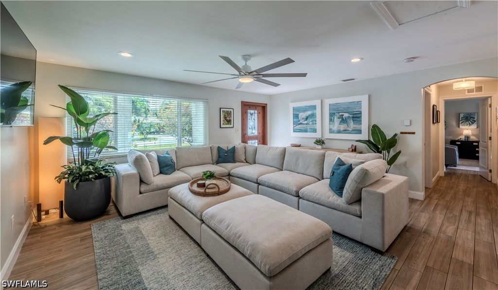 1385 Wisconsin Dr, Naples