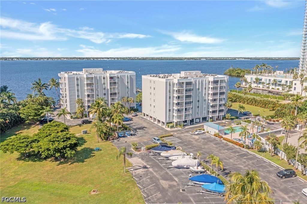 2875 Palm Beach Blvd 205, FORT MYERS