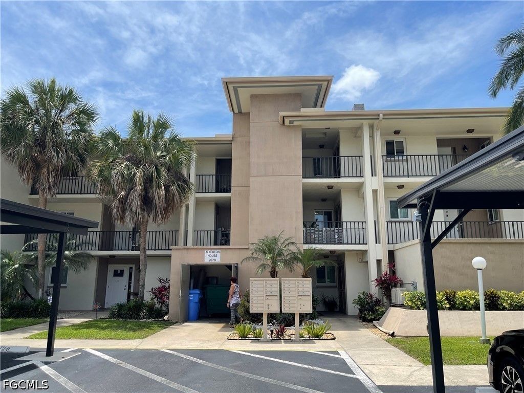 2079 Barkeley Ln 19, Fort Myers