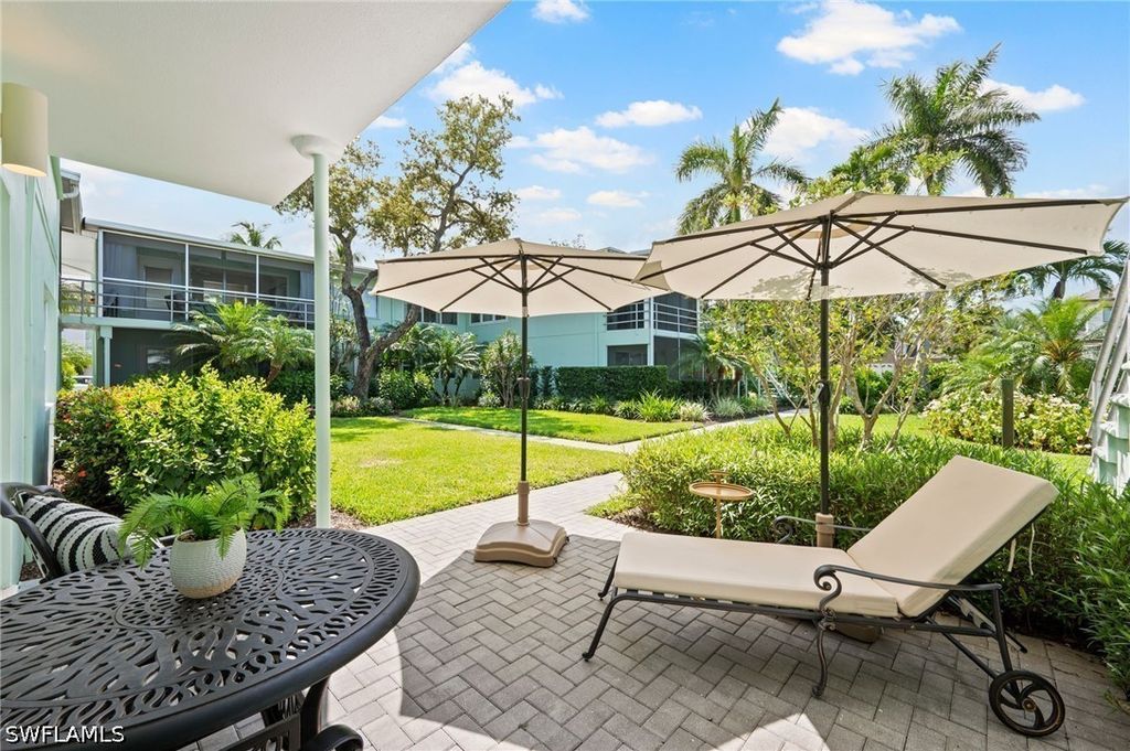 275 8th Ave S 275, Naples