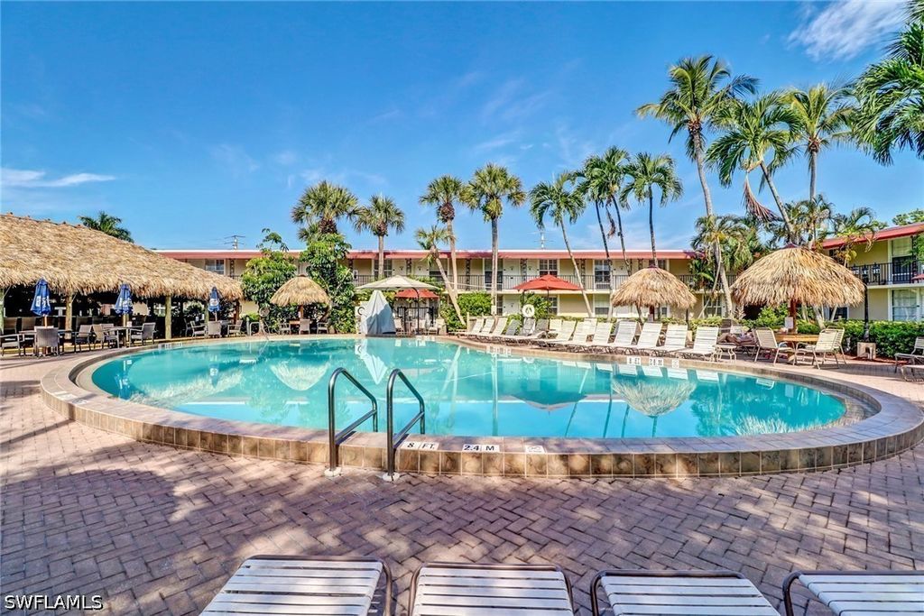 2555 Tamiami Trl N 115, Naples