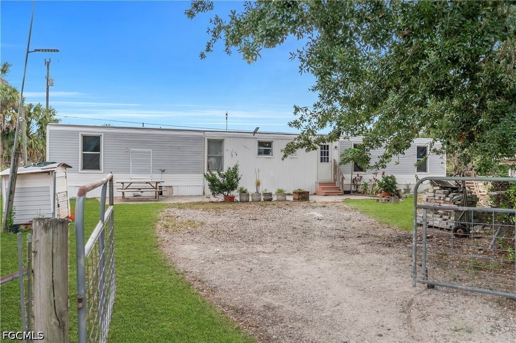 8106 Penny Dr, NORTH FORT MYERS