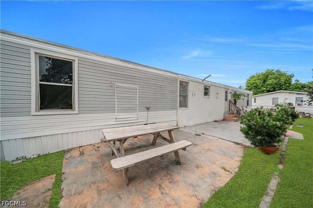 8106 Penny Dr, North Fort Myers