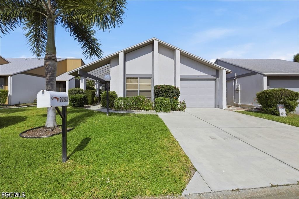 9753 Maplecrest Cir, LEHIGH ACRES