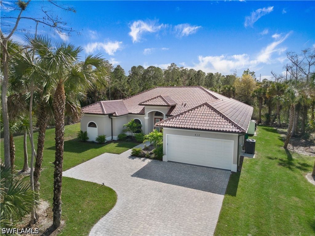 610 25th Ave Nw, NAPLES