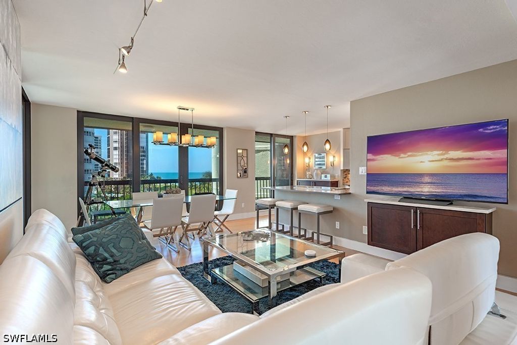 4551 Gulf Shore Blvd N 606, Naples