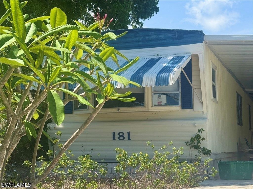 181 Grassy Key Ln 49, Naples