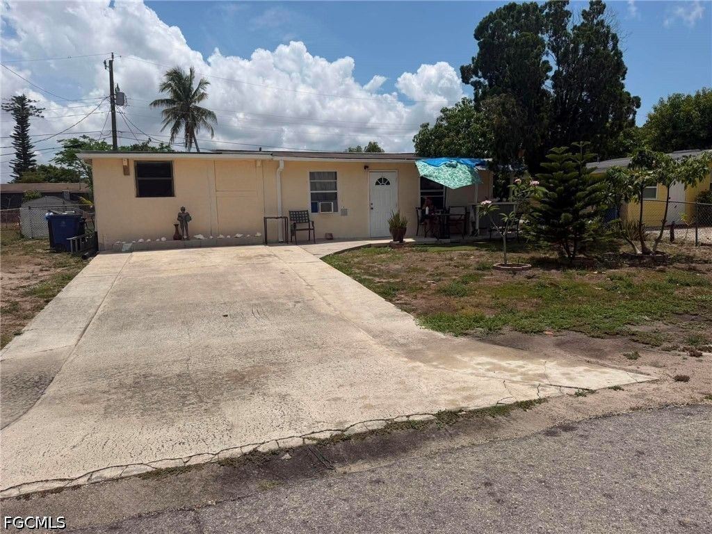 2204 Coronet St, Fort Myers