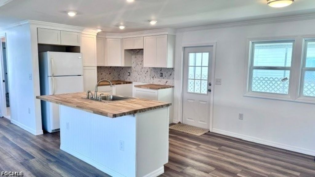5664 Captain John Smith Loop, NORTH FORT MYERS