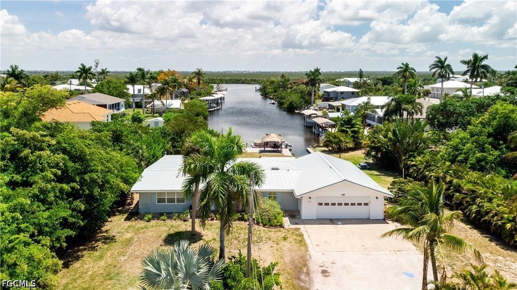 5387 Marina Dr, Bokeelia