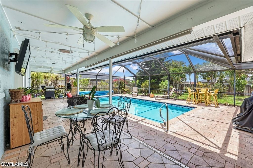 720 Meyer Dr, Naples
