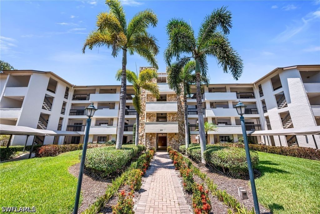 200 Wyndemere Way B402, Naples