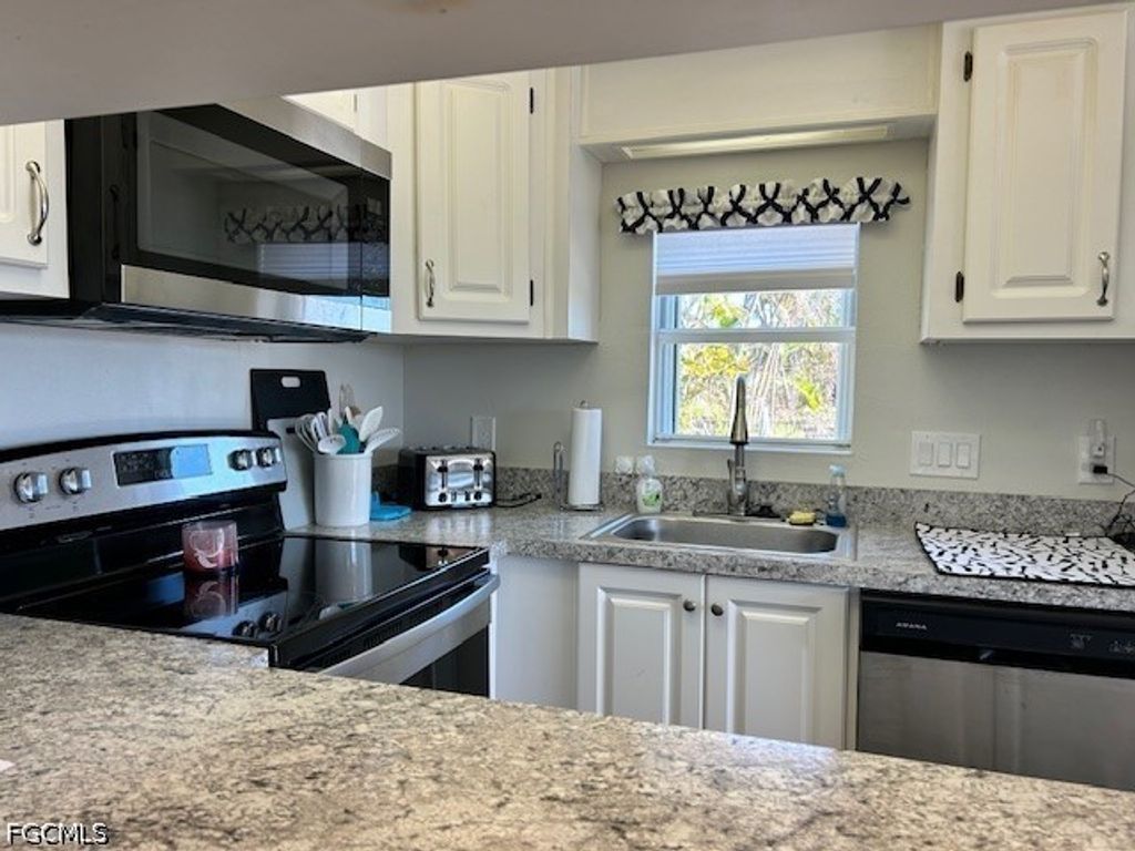 19681 Summerlin Rd 404, FORT MYERS