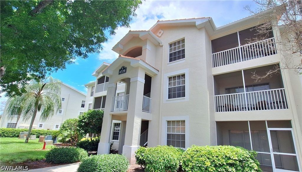 4720 Saint Croix Ln 118, Naples
