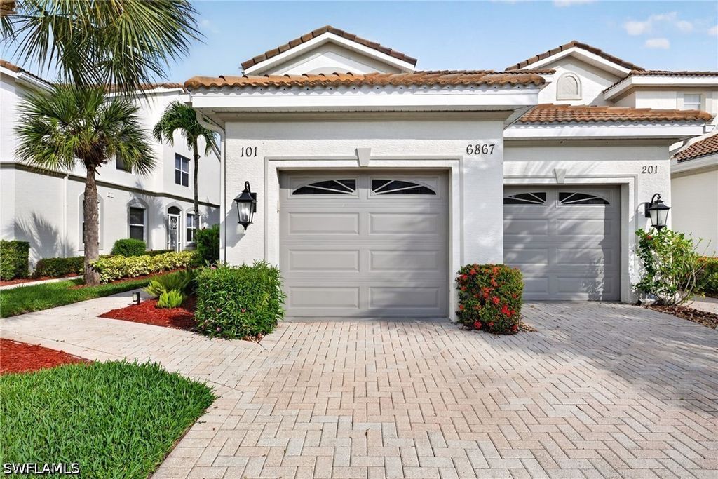 6867 Sterling Greens Dr 101, Naples