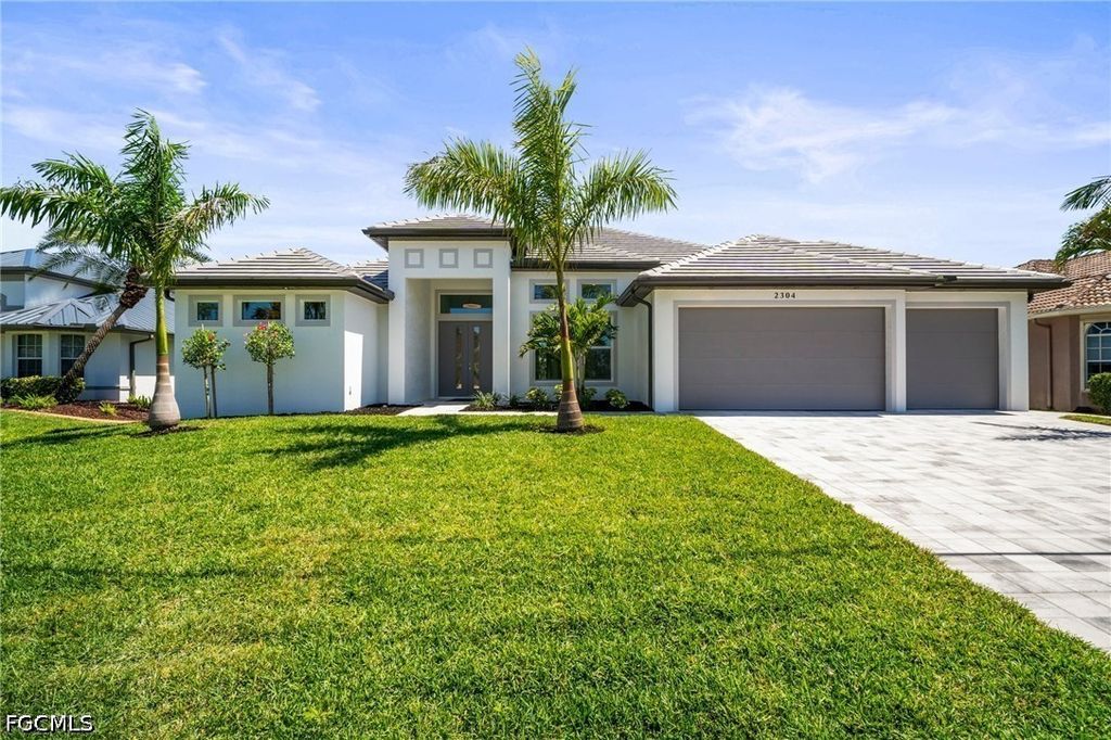 2304 Sw 38th Ter, CAPE CORAL
