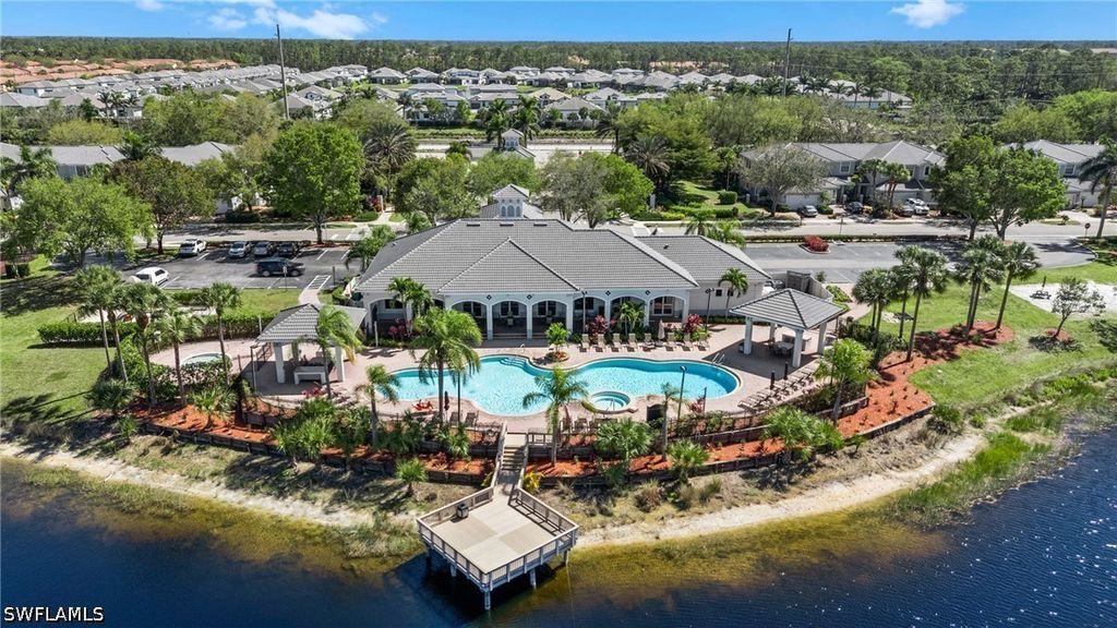 15208 Summit Place Cir, NAPLES