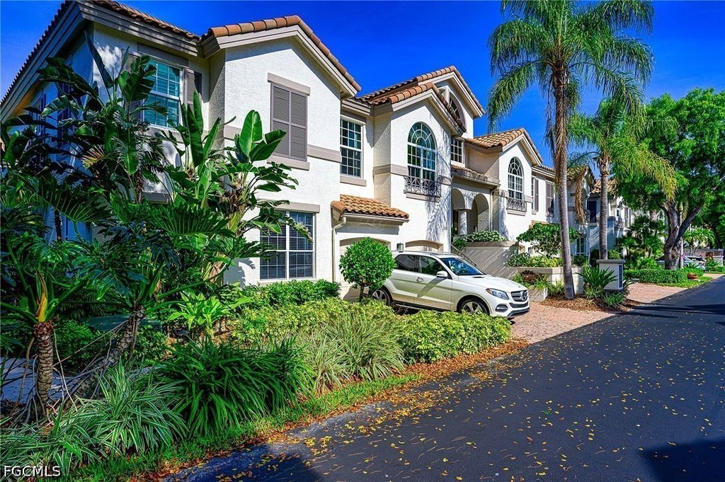 133 Colonade Cir, Naples