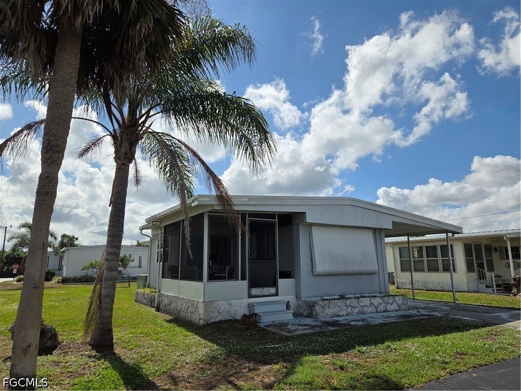 549 Freedom St, North Fort Myers