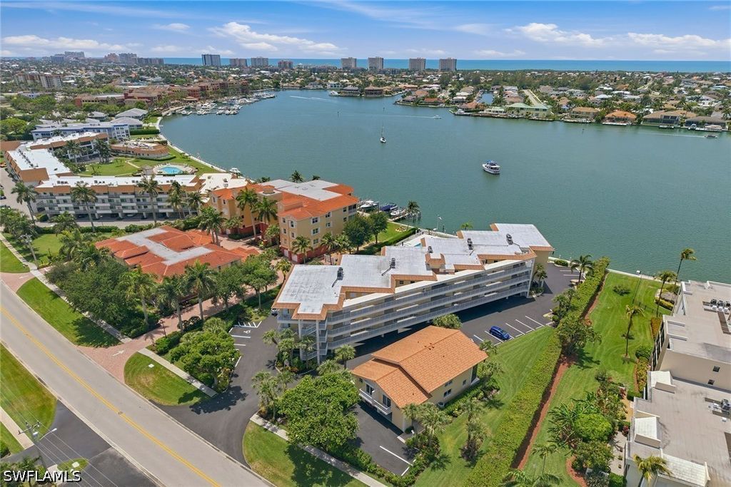 816 W Elkcam Cir 101, Marco Island
