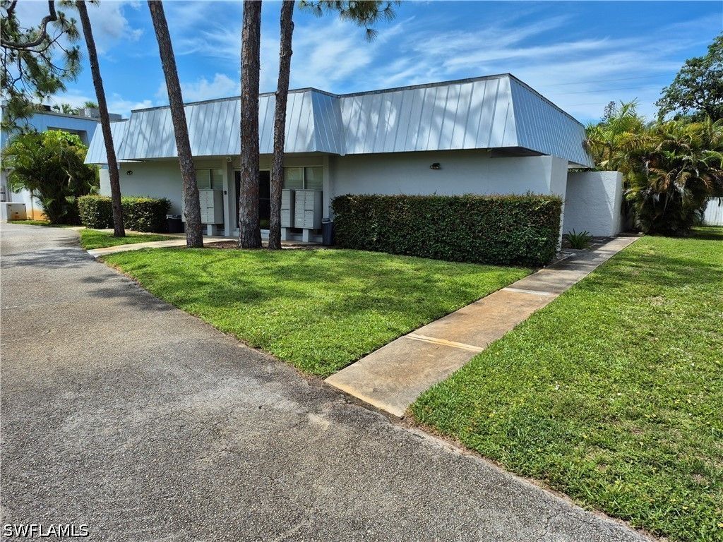 4909 Catalina Dr 49, Naples