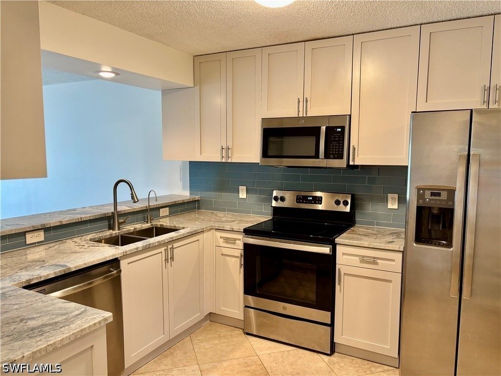 865 New Waterford Dr S101, Naples