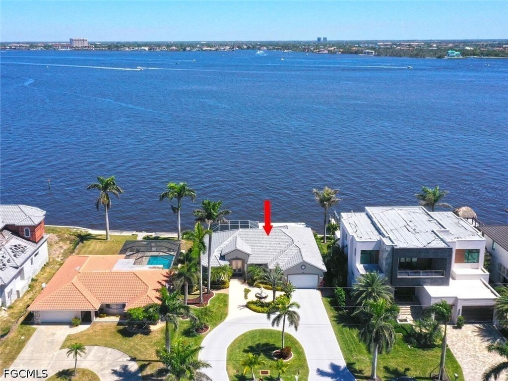 5727 Riverside Dr, CAPE CORAL