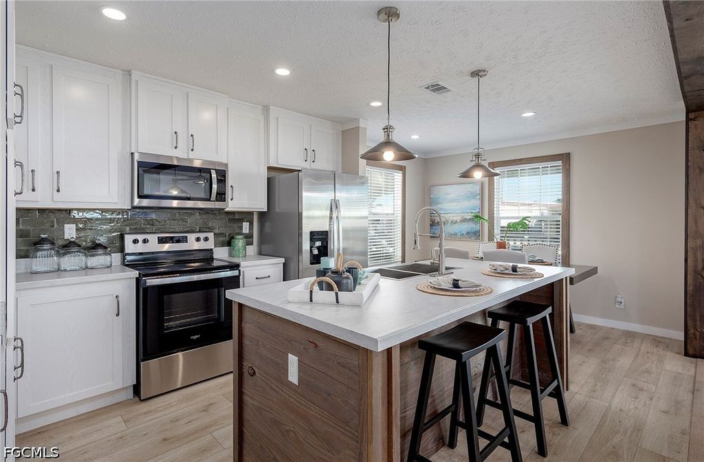93 Poinsettia Dr, FORT MYERS