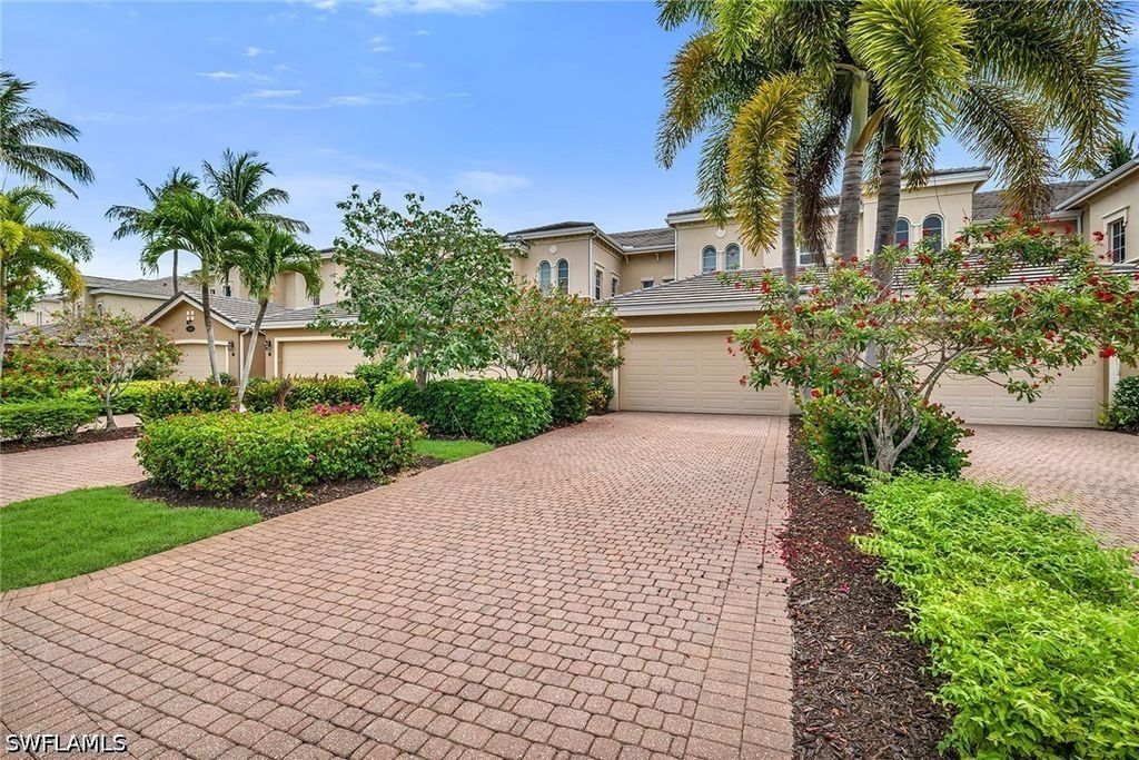 3141 Aviamar Cir 103, Naples