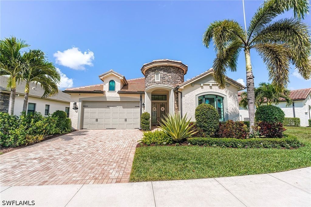 9327 Woodhurst Dr, Naples