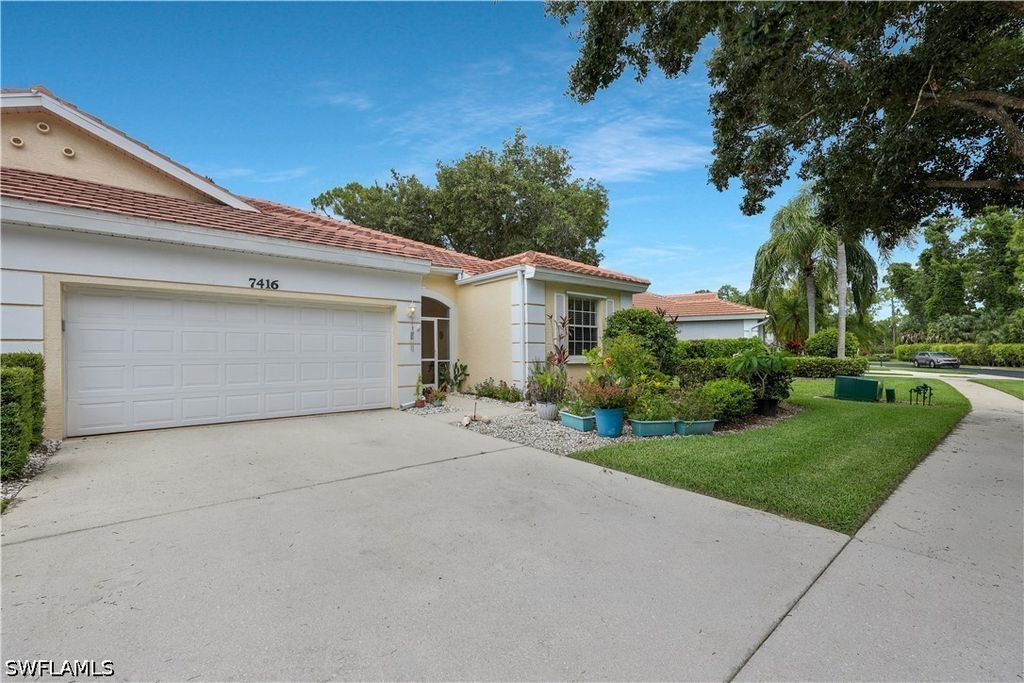 7416 Berkshire Pines Dr, Naples